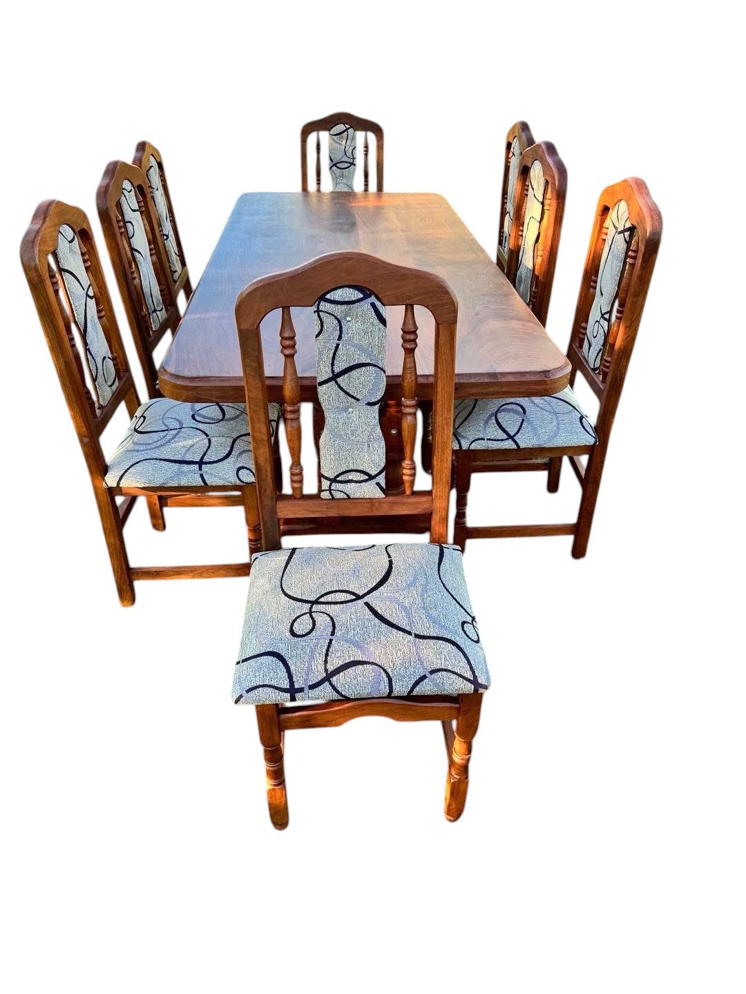 Mesa de algarrobo 2 m con 8 sillas tapizadas - Imagen 5